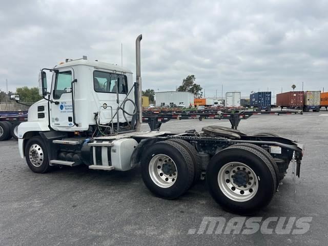 Mack AN64T Vlačilci