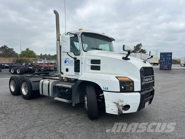 Mack AN64T Vlačilci