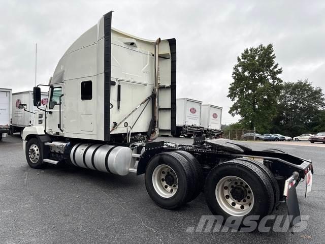 Mack AN64T Vlačilci