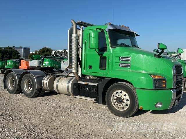 Mack AN64T Vlačilci
