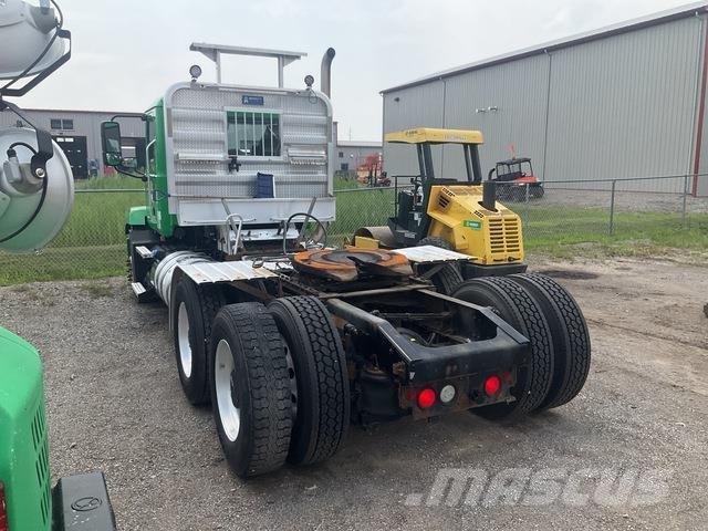 Mack AN64T Vlačilci