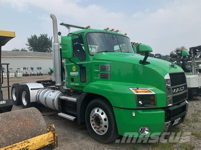 Mack AN64T Vlačilci