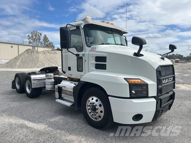 Mack AN64T Vlačilci