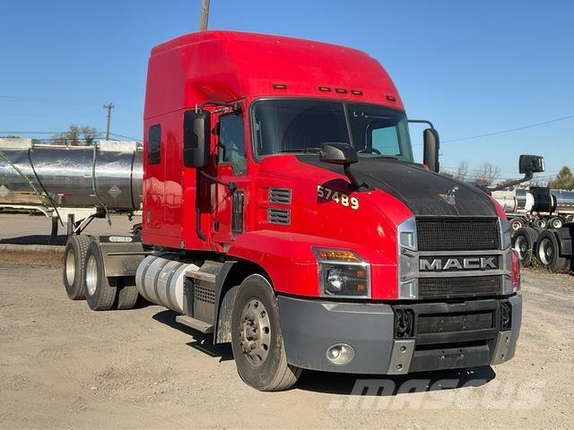 Mack AN64T Vlačilci