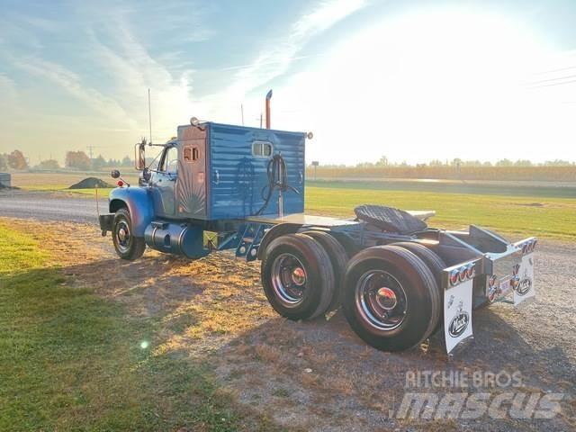 Mack B-61 Vlačilci