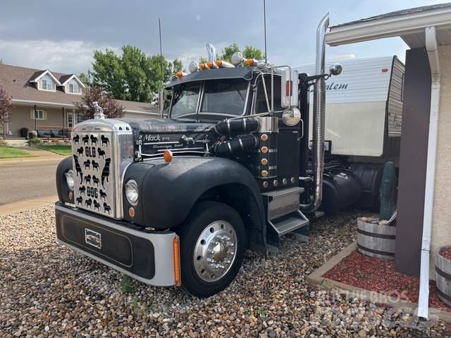 Mack B75 Vlačilci