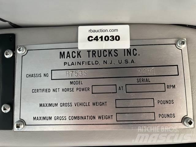 Mack B75 Vlačilci