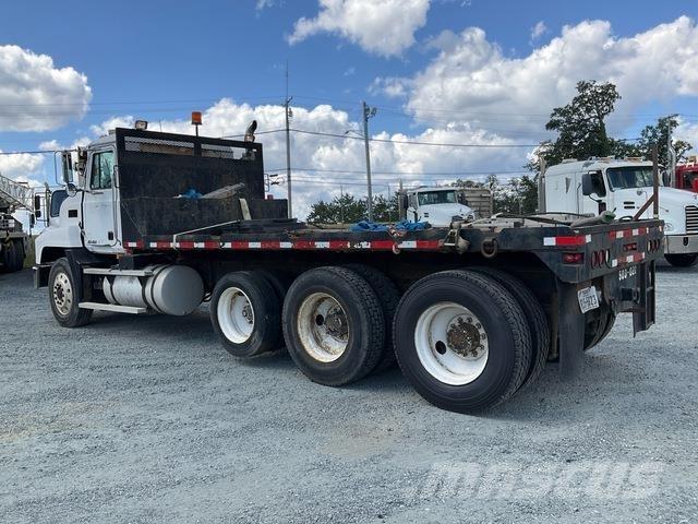 Mack CH 613 Tovornjaki s kesonom/platojem