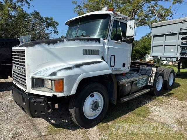 Mack CH600 Vlačilci