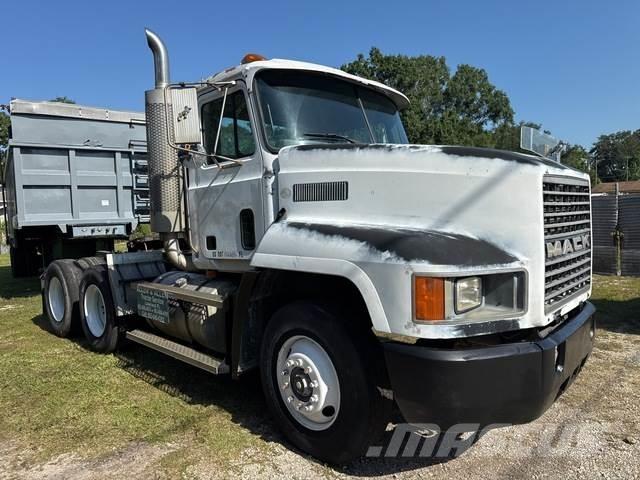 Mack CH600 Vlačilci