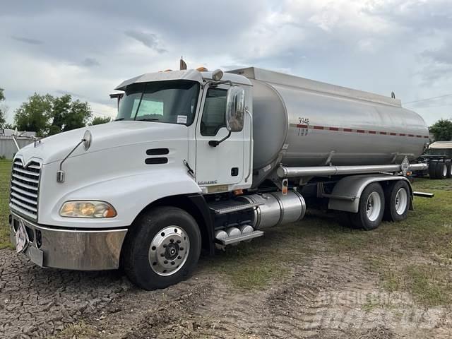 Mack CH613 Tovornjaki cisterne