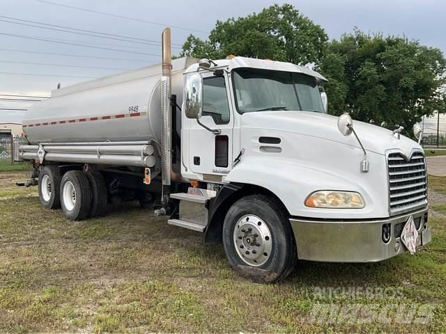 Mack CH613 Tovornjaki cisterne