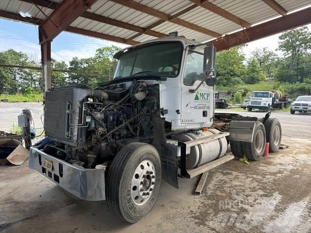 Mack CH613 Vlačilci