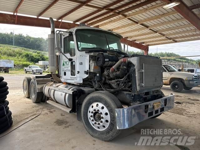 Mack CH613 Vlačilci