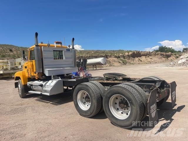 Mack CH613 Vlačilci