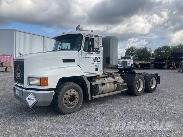 Mack CH613 Vlačilci