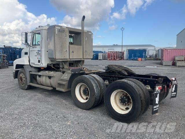 Mack CH613 Vlačilci