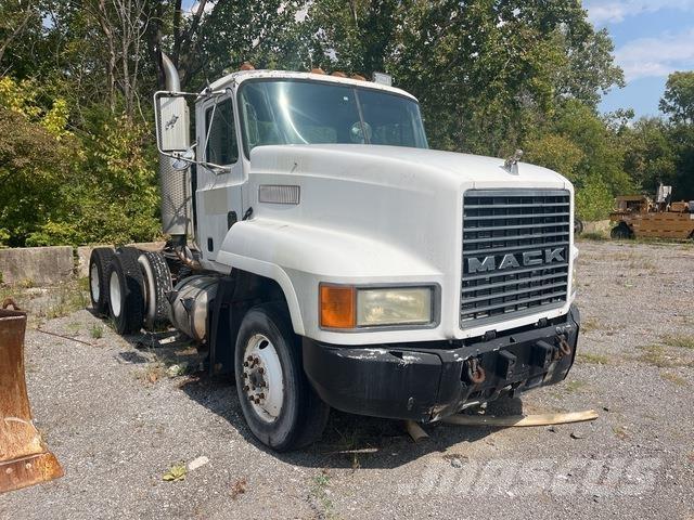 Mack CH613 Vlačilci