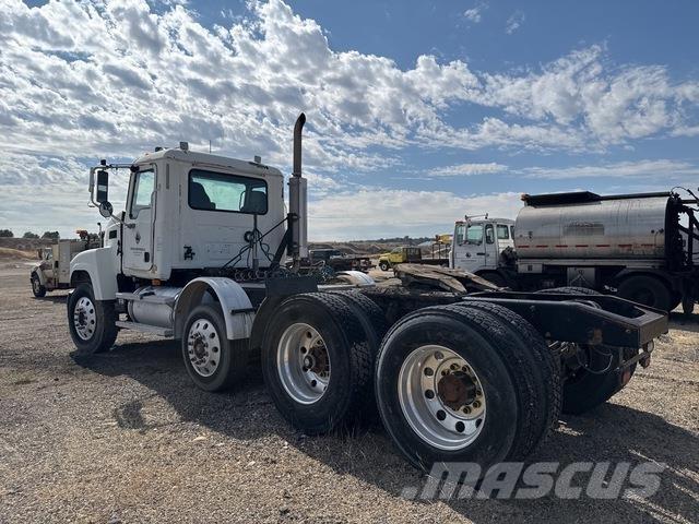 Mack CHN613 Vlačilci