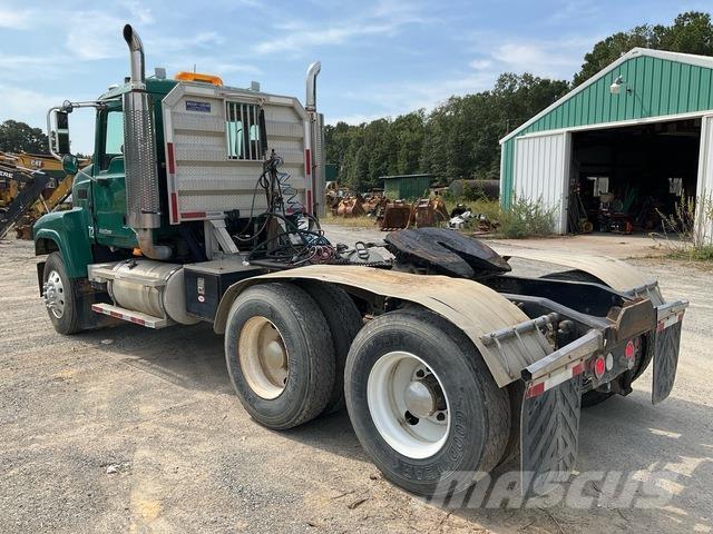 Mack CHN613 Vlačilci