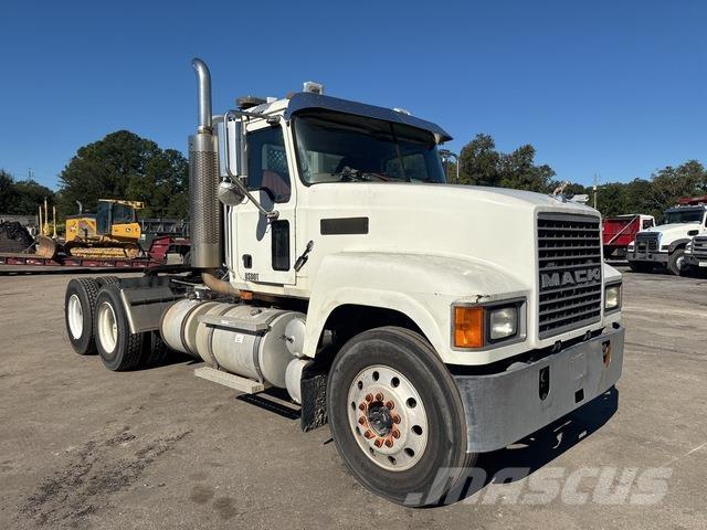 Mack CHN613 Vlačilci