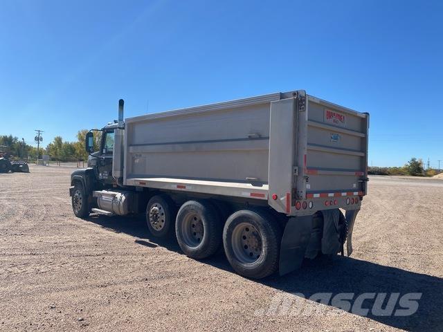 Mack CHN613 Kiper tovornjaki