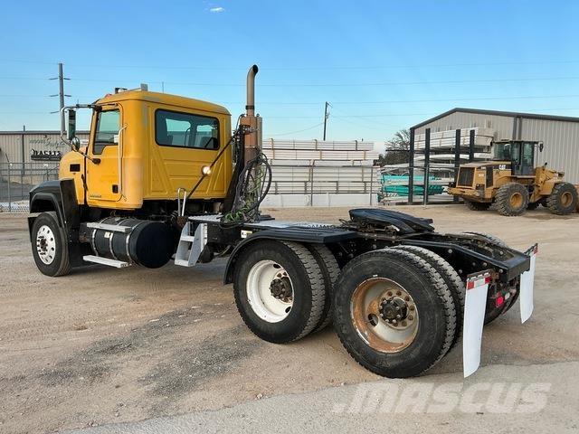 Mack CHU613 Vlačilci