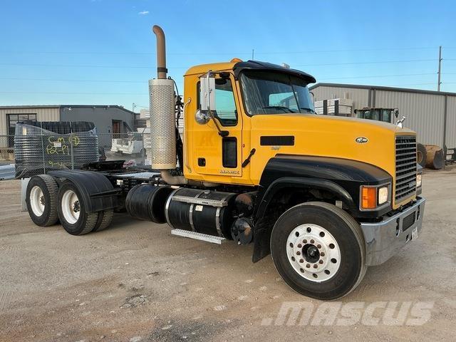 Mack CHU613 Vlačilci