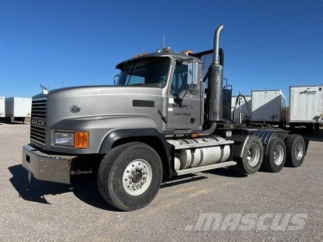 Mack CL713 Vlačilci