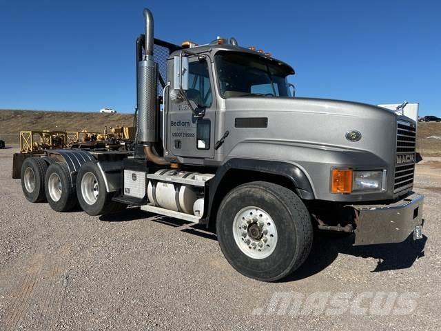 Mack CL713 Vlačilci
