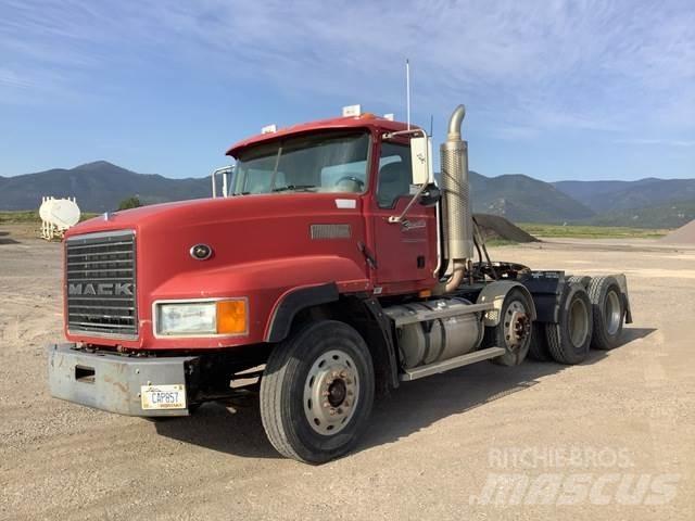 Mack CL733 Vlačilci