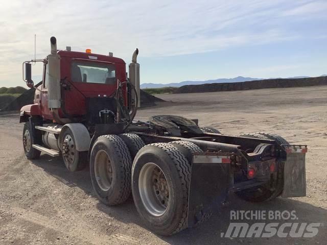 Mack CL733 Vlačilci
