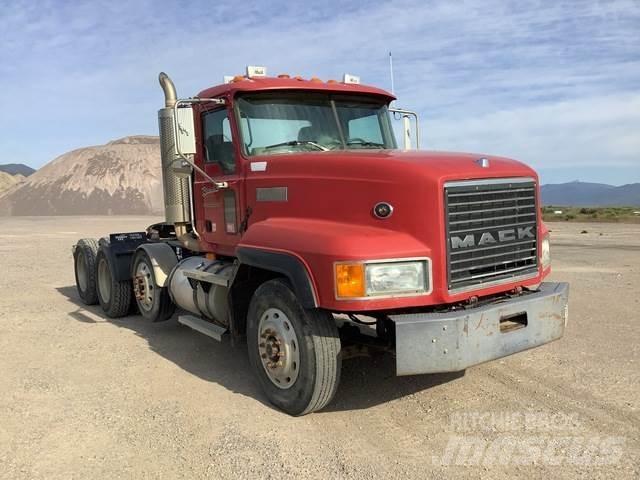 Mack CL733 Vlačilci