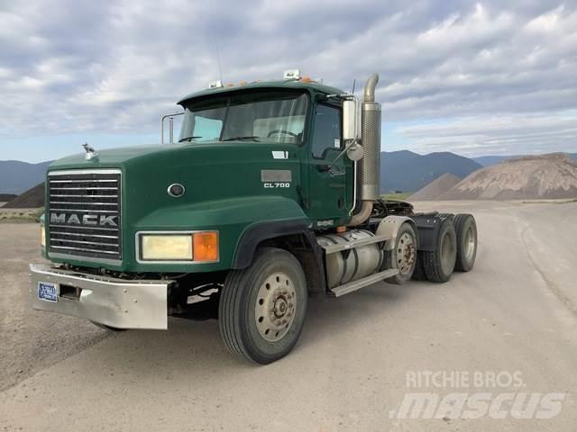Mack CL733 Vlačilci