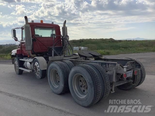 Mack CL733 Vlačilci