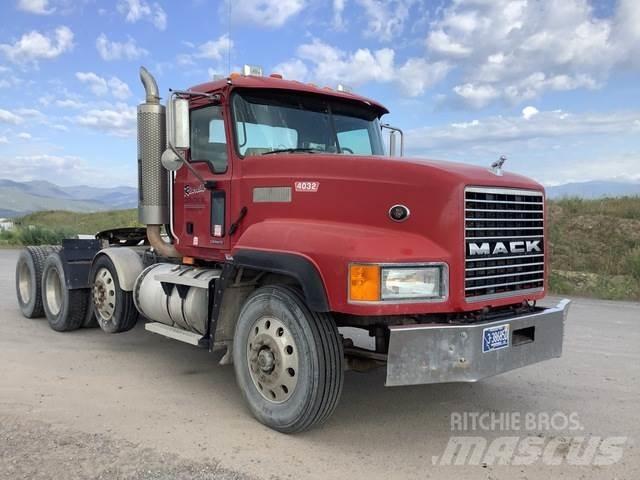 Mack CL733 Vlačilci