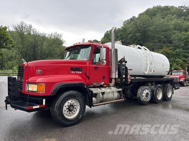 Mack CL733 Vakuumski tovornjaki