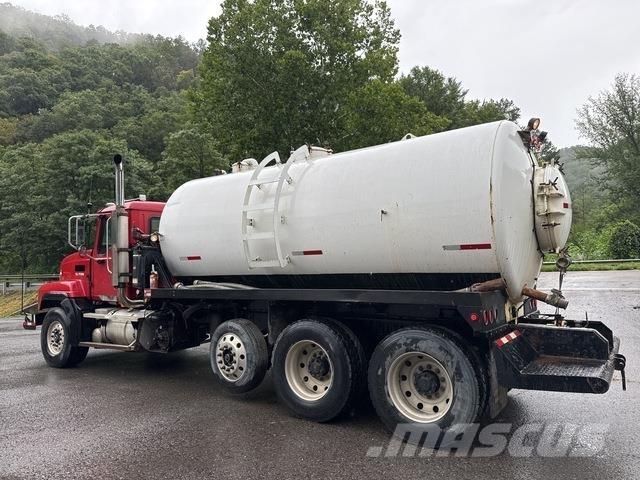 Mack CL733 Vakuumski tovornjaki