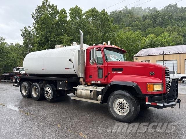 Mack CL733 Vakuumski tovornjaki