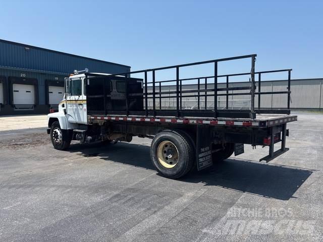 Mack CS300P Tovornjaki s kesonom/platojem
