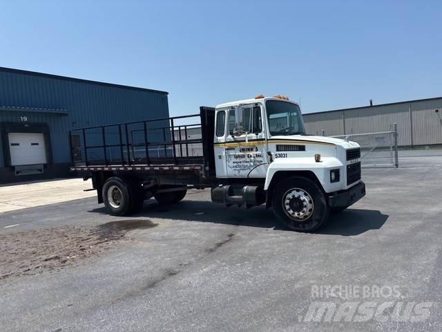 Mack CS300P Tovornjaki s kesonom/platojem