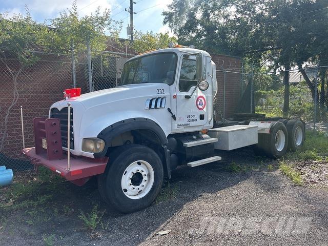 Mack CTP713 Vlačilci
