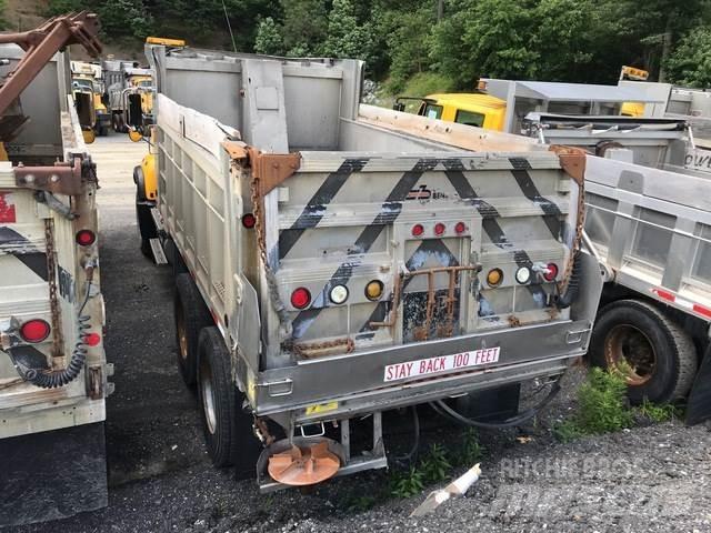 Mack CV700 Snežne deske in plugi
