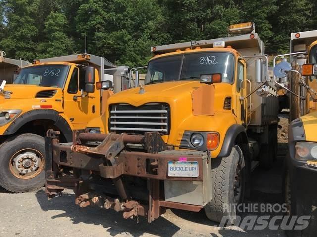 Mack CV700 Kiper tovornjaki