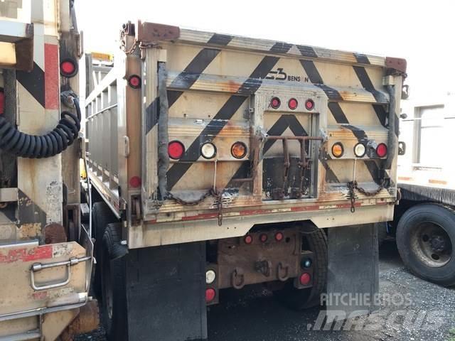 Mack CV700 Kiper tovornjaki