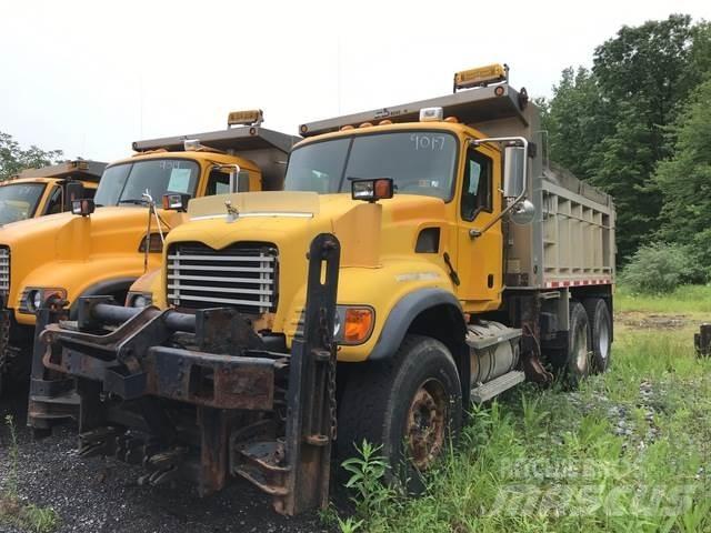 Mack CV700 Kiper tovornjaki