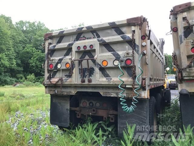 Mack CV700 Kiper tovornjaki