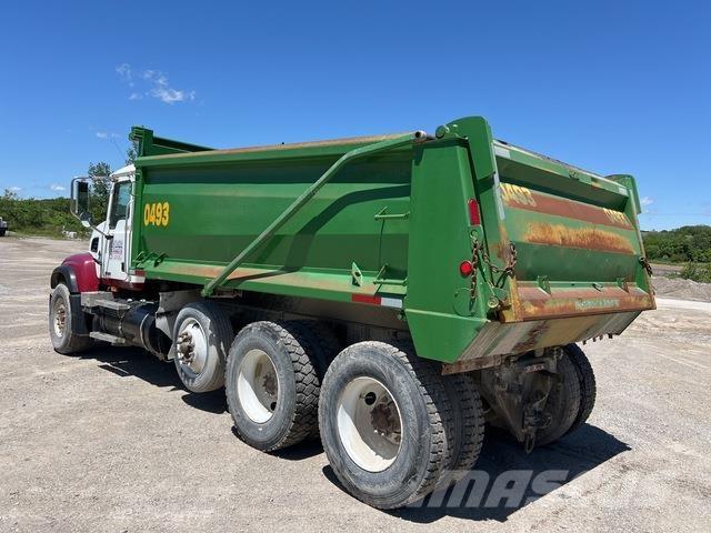 Mack CV713 Kiper tovornjaki