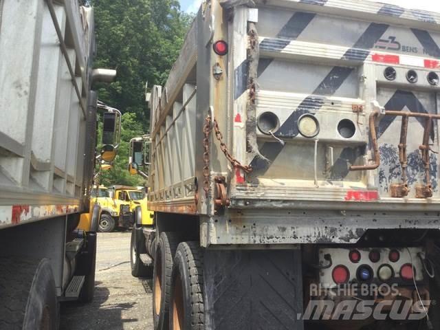 Mack CV713 Trosilci peska in soli
