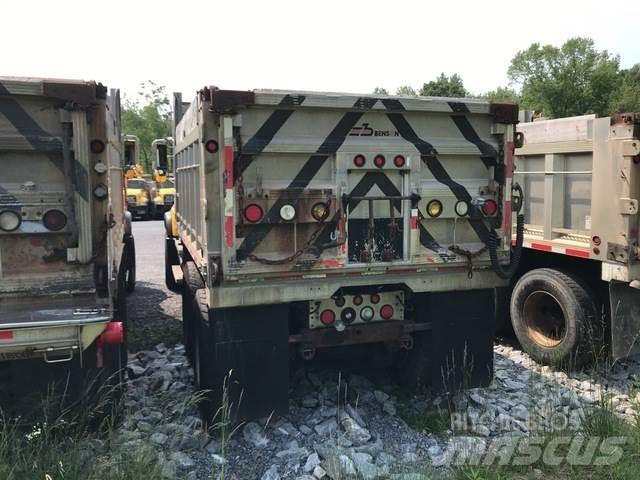 Mack CV713 Trosilci peska in soli